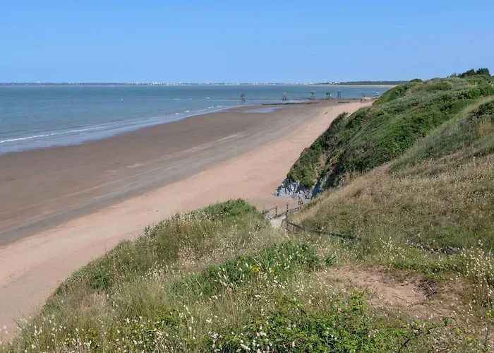 Dom wakacyjny Maison Avec Piscine A 200m De La