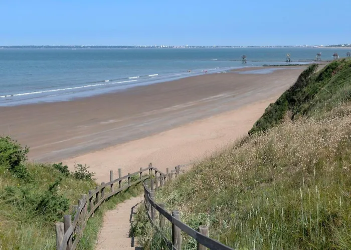 Maison Avec Piscine A 200m De La